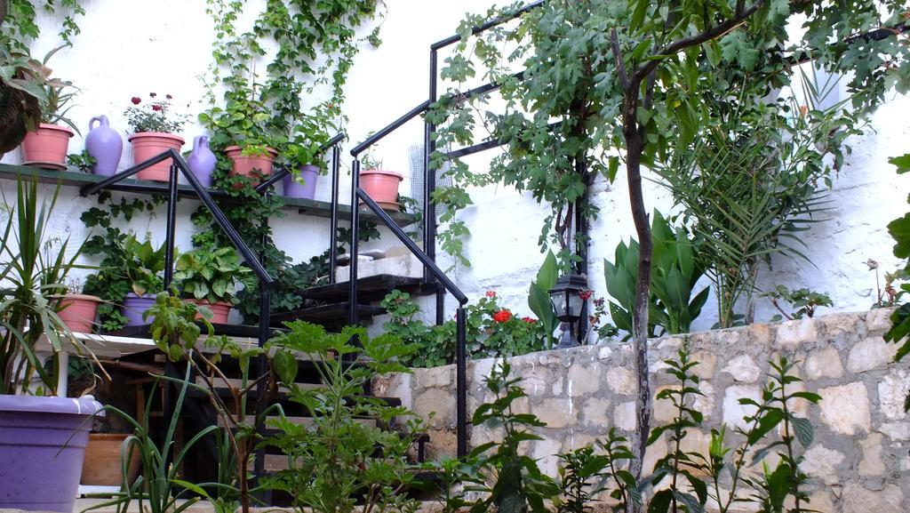 Cakil Pansiyon Kaş Esterno foto